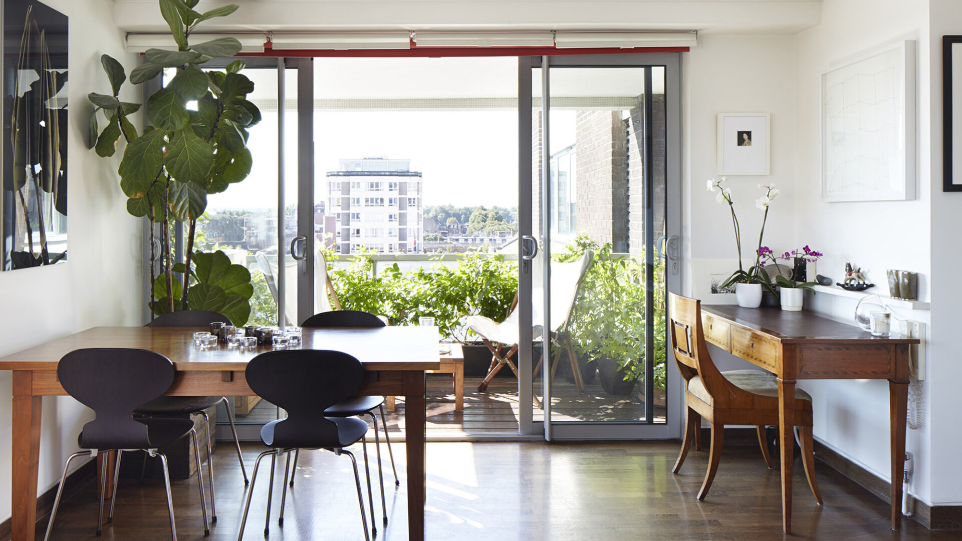 Compact Living Tips Laura and Edward discuss the merits of compact living and reveal their ...